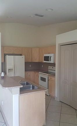 2nd image of 3770 18th Ave NE