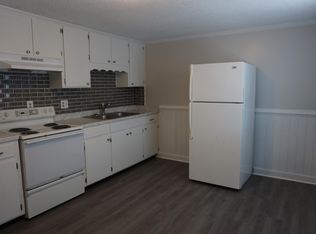 148 S John Sims Pkwy #B, Valparaiso, FL 32580