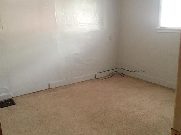 5th image of 109 N Martin St APT A