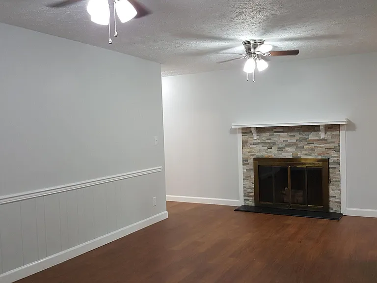 1221 Bethesda Rd — Photo 10