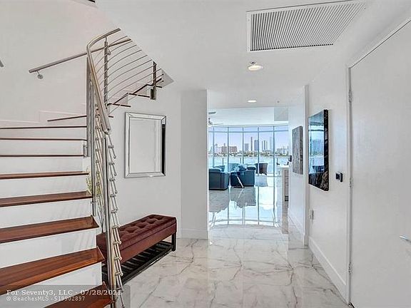4th image of 17111 Biscayne Blvd Unit 611