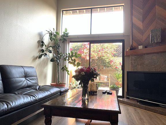 2nd image of 10022 Reseda Blvd