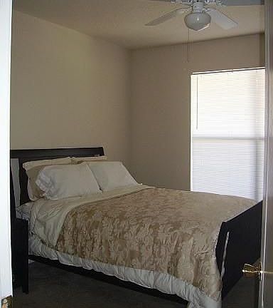 Bedroom w/ walk-in closet