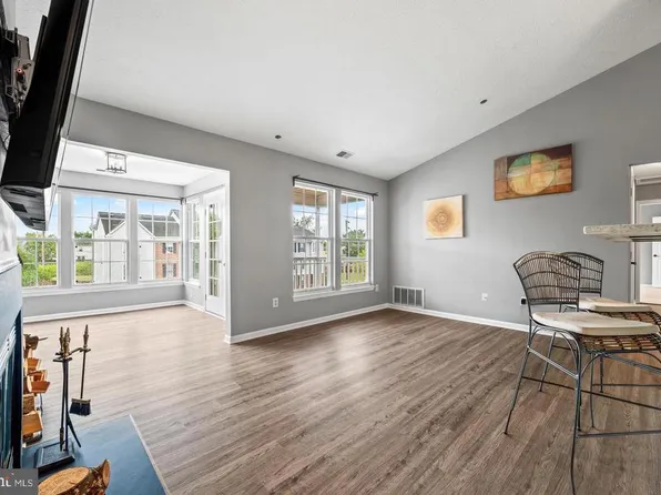611 Himes Ave APT 109, Frederick, MD 21703