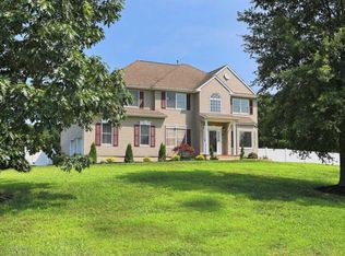 40 Outlook Ln, Freehold, NJ 07728