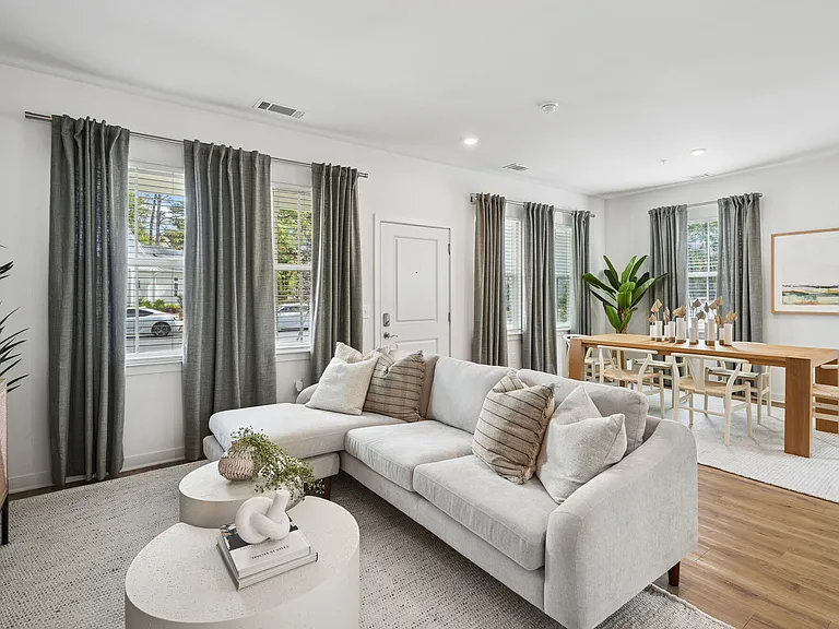 Hamlet Maybank - Homes & Townhomes for Rent — Photo 7