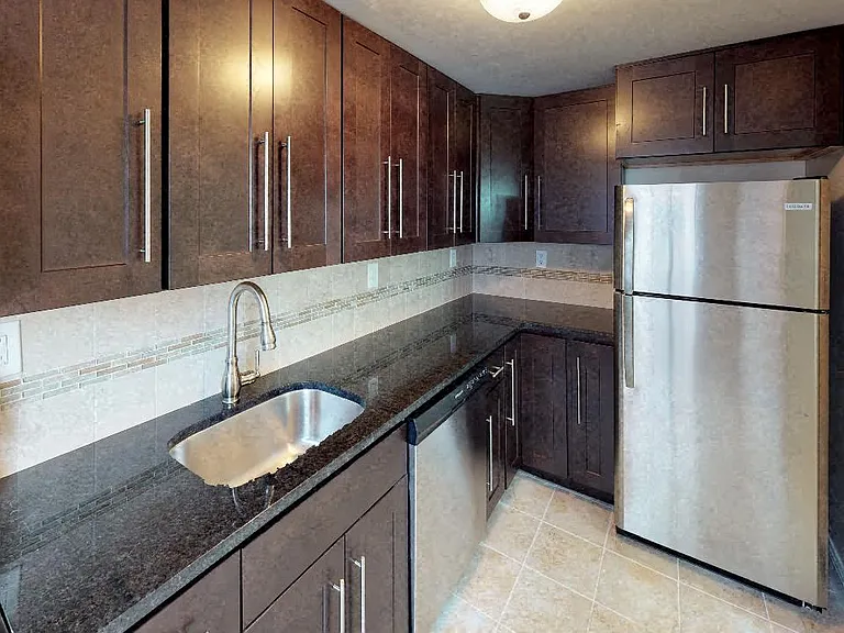 Spring Hill Apartments — Photo 13