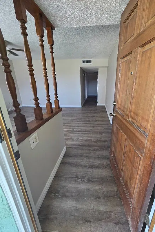 3 bed, 2.0 bath, 1276 sqft, $2,200 — Photo 3