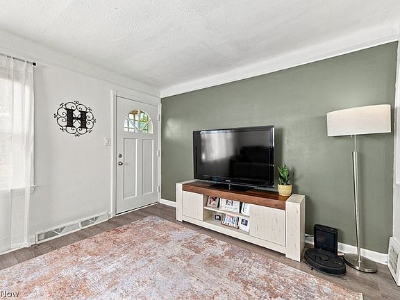 5th image of 9310 Orchard Ave