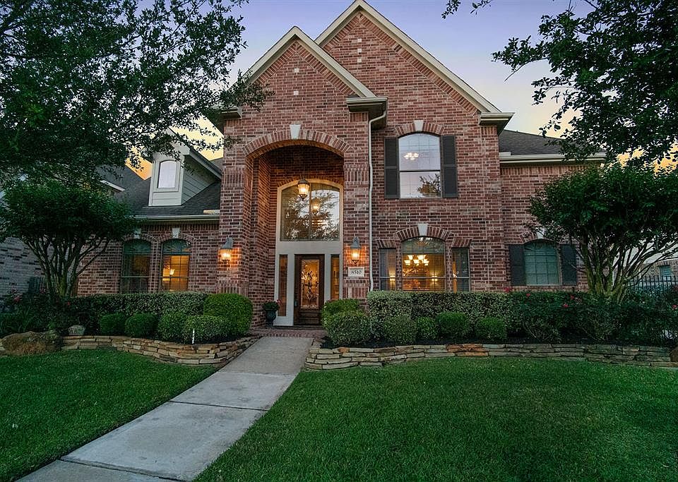 Welcome to 8510 River Cliff Lane