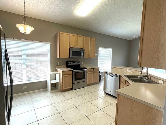 5th image of 3456 Bellingham Dr