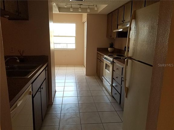 5th image of 3814 Staysail Ln #3814