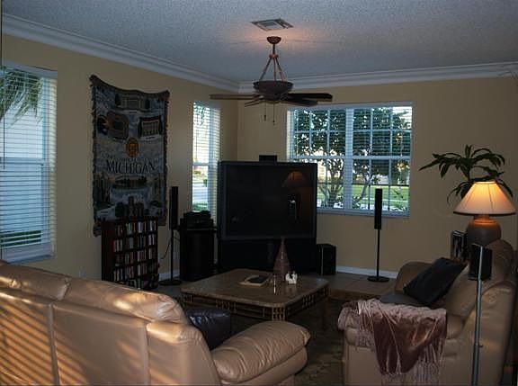 4th image of 6392 Bridgeport Ln