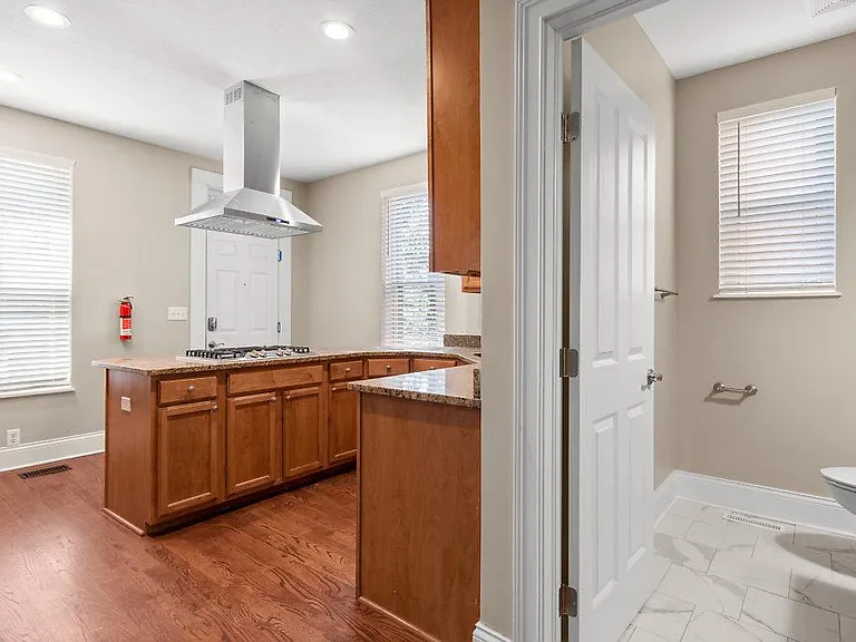 1131 Franklin Ave — Photo 24