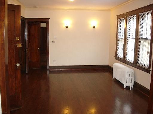 5th image of 1827 Clarence Ave