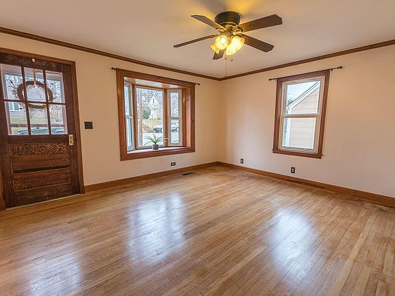 5th image of 449 Oak Ave