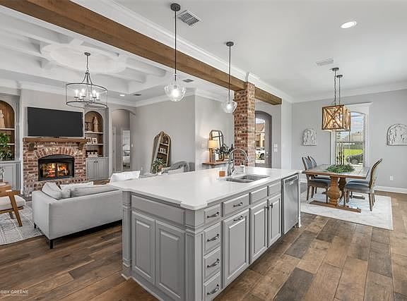 5th image of 301 Cameron Cir