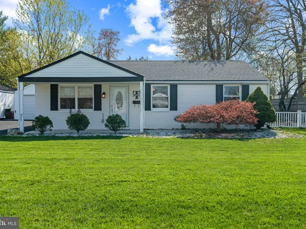 824 Clover Ln, Plymouth Meeting, PA 19462