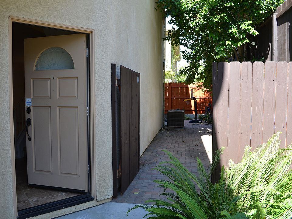 Main Entry & Side Yard