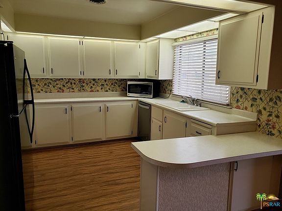 3rd image of 79 Desert Rose Dr