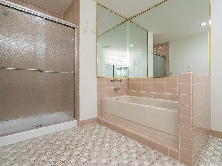13 Sweetwater Cir — Photo 12
