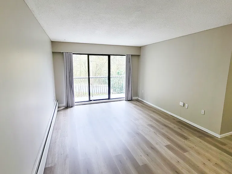 2814 Pratt Cres — Photo 6