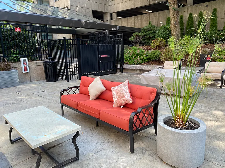 Red Oak at 875 Elm Street — Photo 21