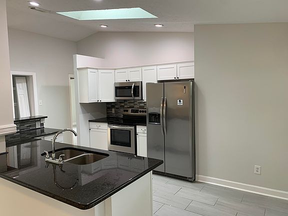 5th image of 1620 SE Trumpet Ln