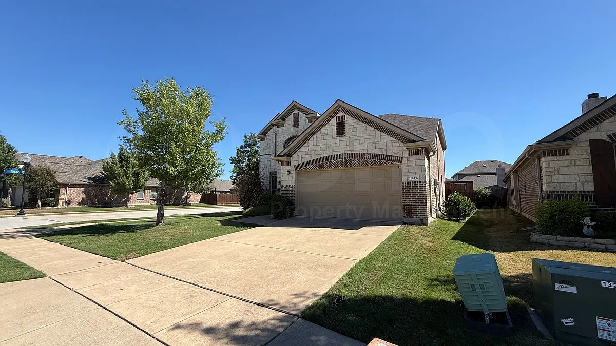 4 bed, 3.0 bath, 2704 sqft, $3,000 — Photo 2