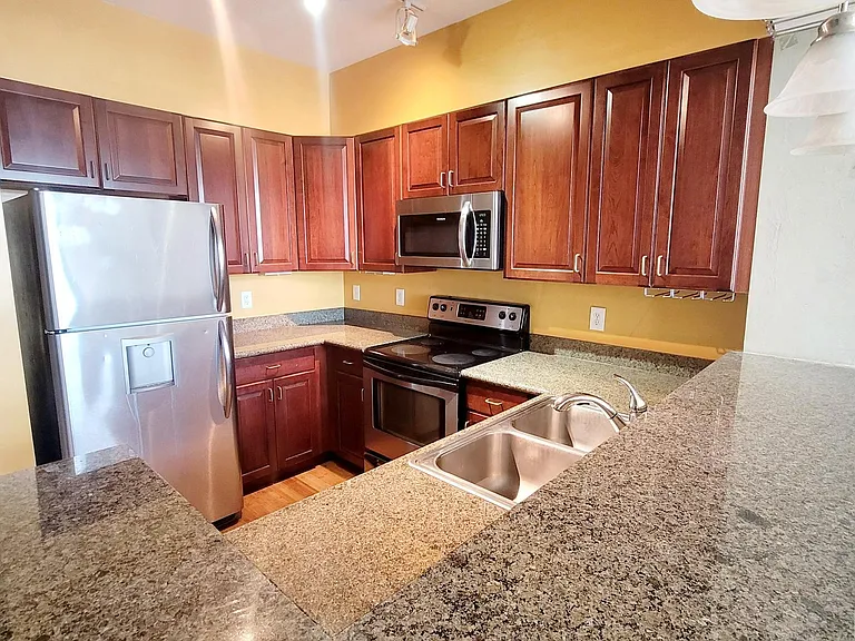1333 W Broad St #514 — Photo 5