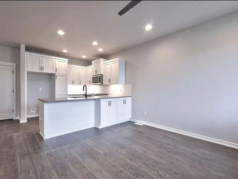 5551 SE Logan Ln — Photo 5