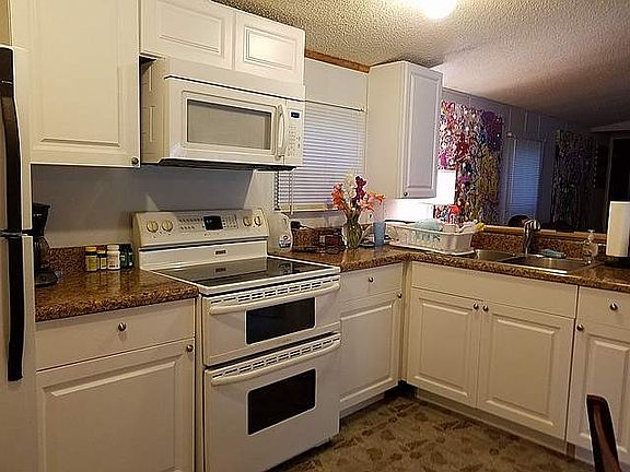 2nd image of 52 Sapphire Ln