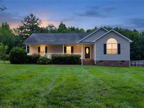 6050 Griffin Dr, Ramseur, NC 27316