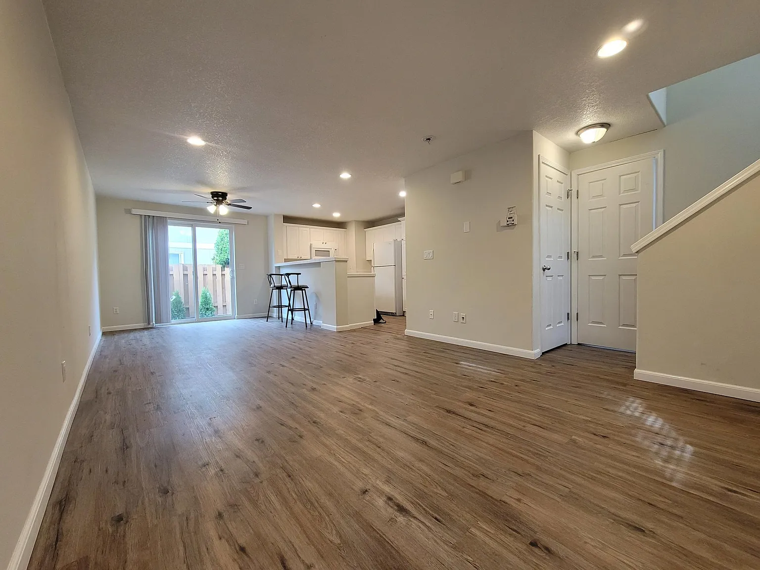 3 bed, 2.5 bath, 1322 sqft, $2,250 — Photo 2