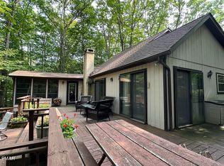 5790 Decker Rd, Bushkill, PA 18324