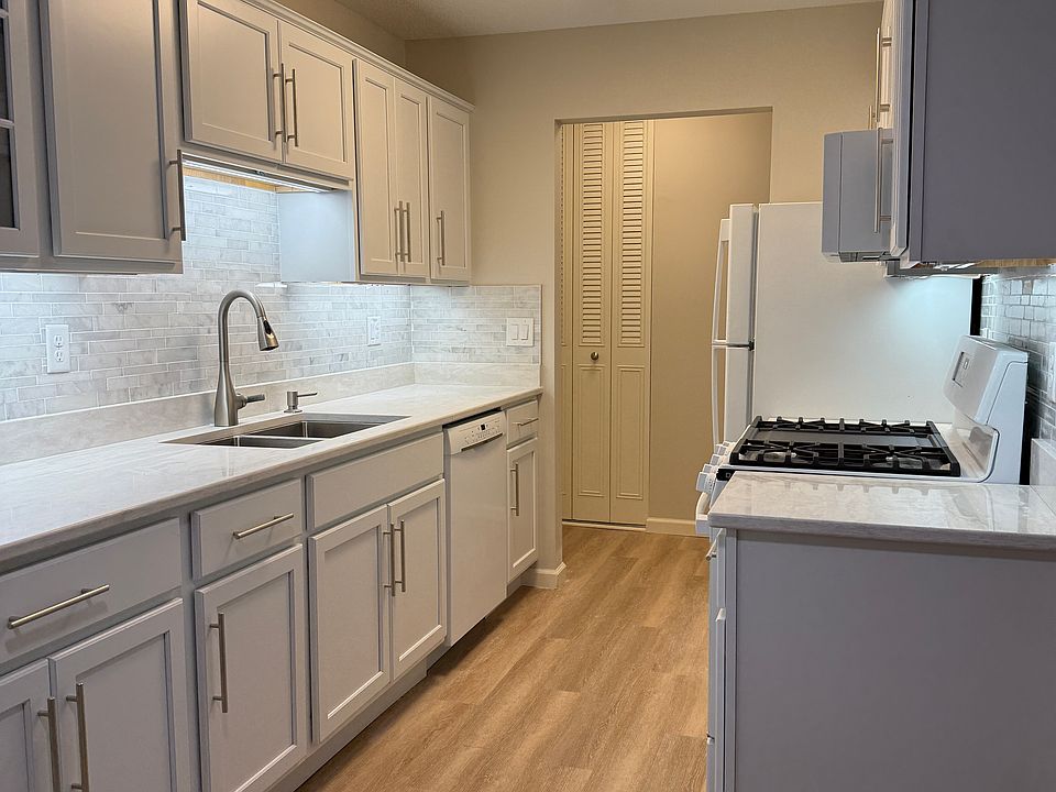 Fully Remodeled Kitchen