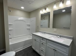 220 E Cook St, Springfield, IL 62704