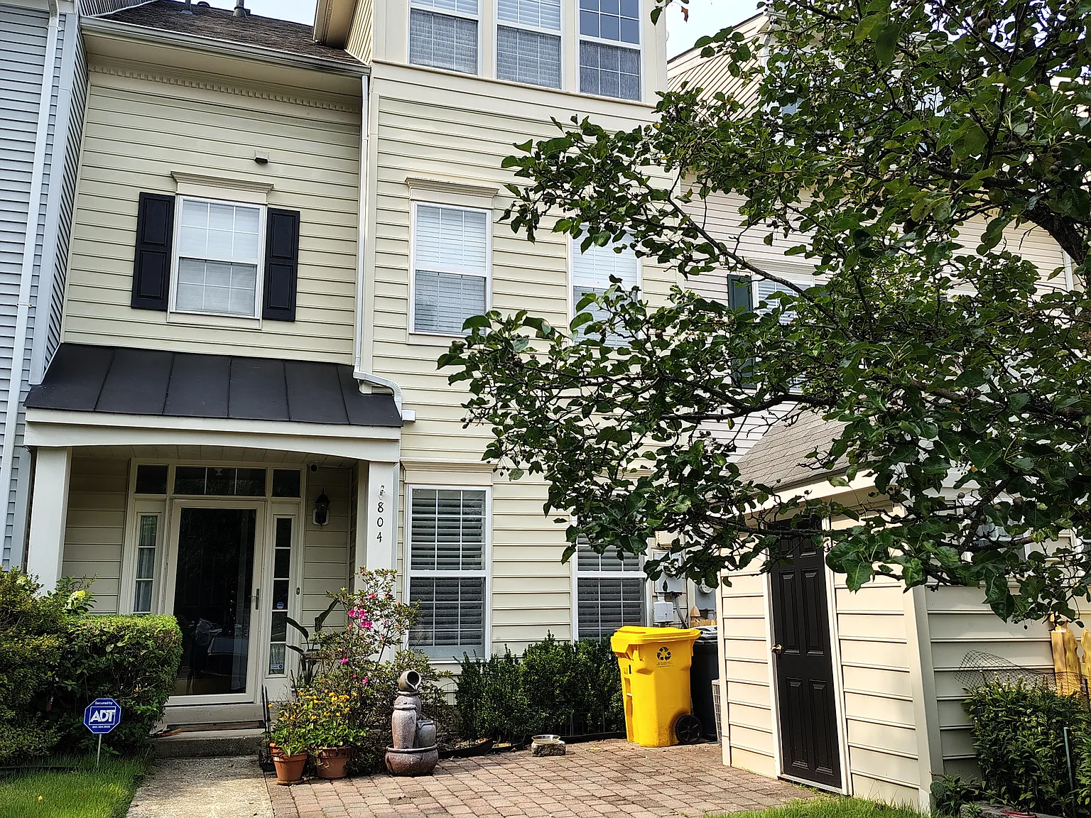 3 bed, 2.5 bath, 1435 sqft, $2,500 — Photo 2