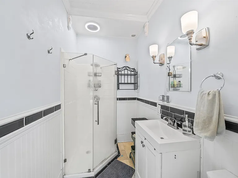 670 Maury St — Photo 11