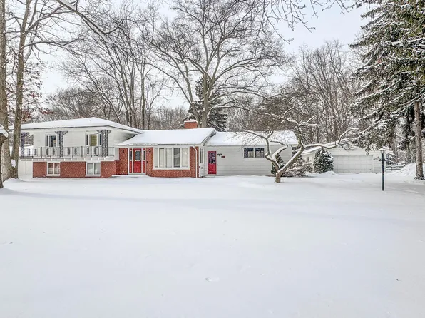 128 Waukazoo Dr, Holland, MI 49424