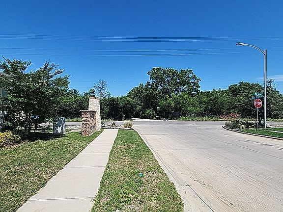 4th image of 633 Quail Meadows Dr