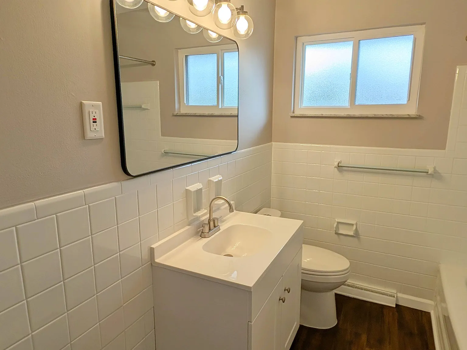 2 bed, 1000 sqft, $985 — Photo 2