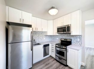 327 3rd St #E, Laguna Beach, CA 92651