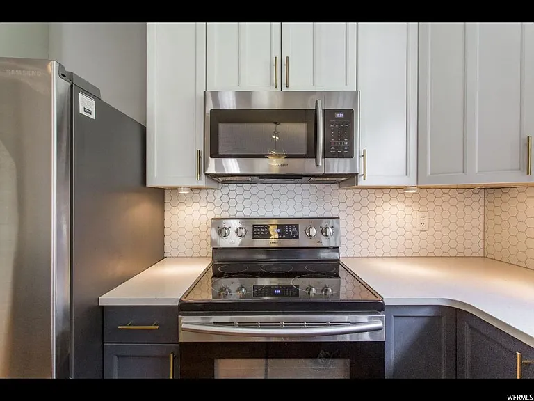 2724 S Richmond St E — Photo 13