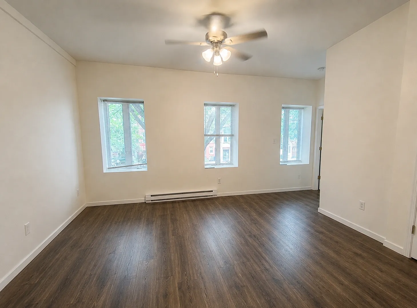 1 bed, 1000 sqft, $1,600 — Photo 2