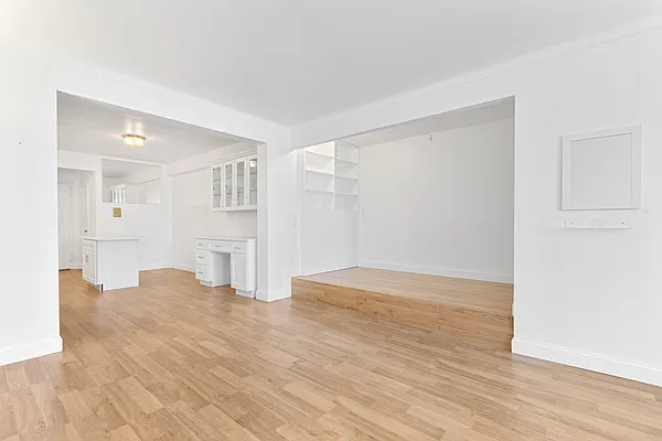 Sold by R New York | media 13