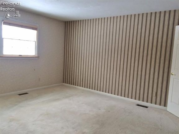 5th image of 49 N Woodwinds Way