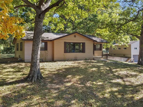 1412 Indian Oak Ln, Effingham, IL 62401