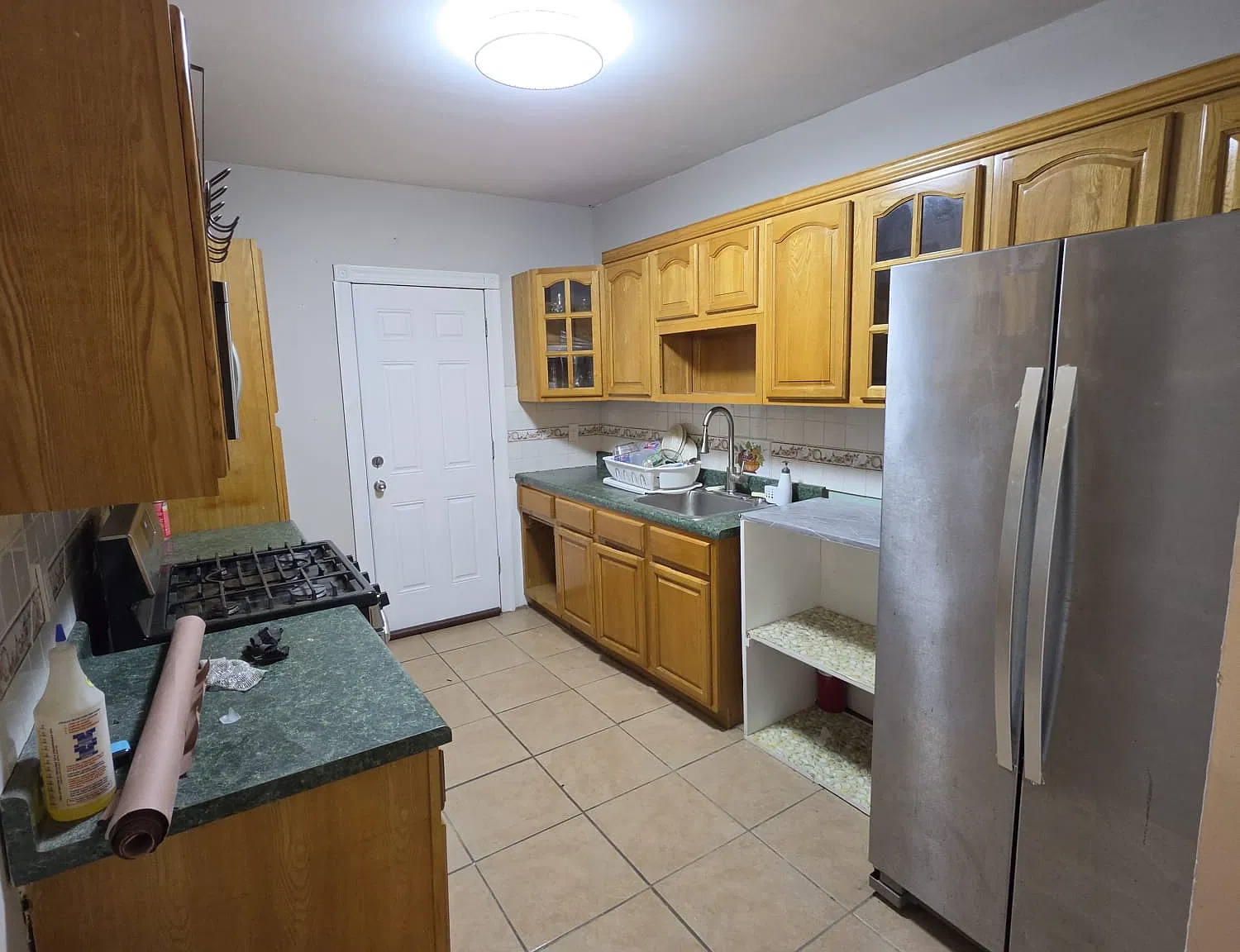 3 bed, 900 sqft, $3,200 — Photo 2