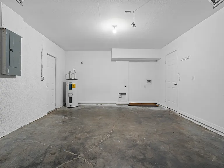 9100 Gray Ave — Photo 9